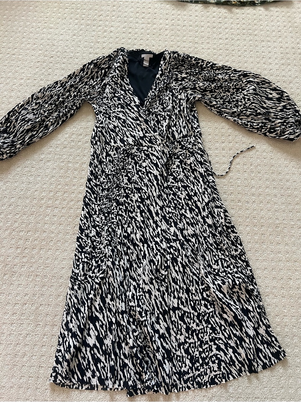 H&M Black and White Printed Wrap Dress